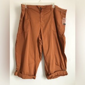 EVRI Rust colored cotton capris